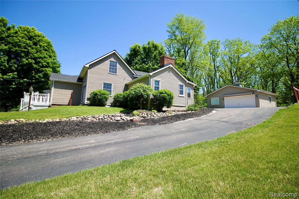 8372 Parshallville Road, Fenton, MI 48430 — front exterior