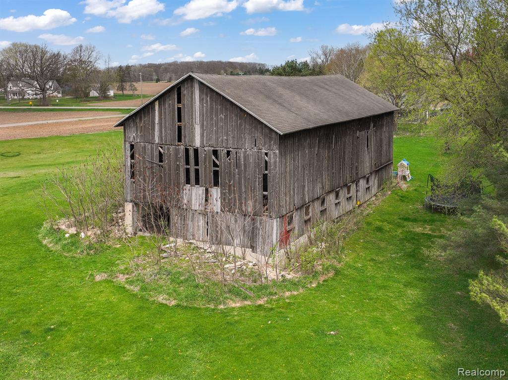 10639 MASON Road, Fowlerville, MI 48836 — Photo 9