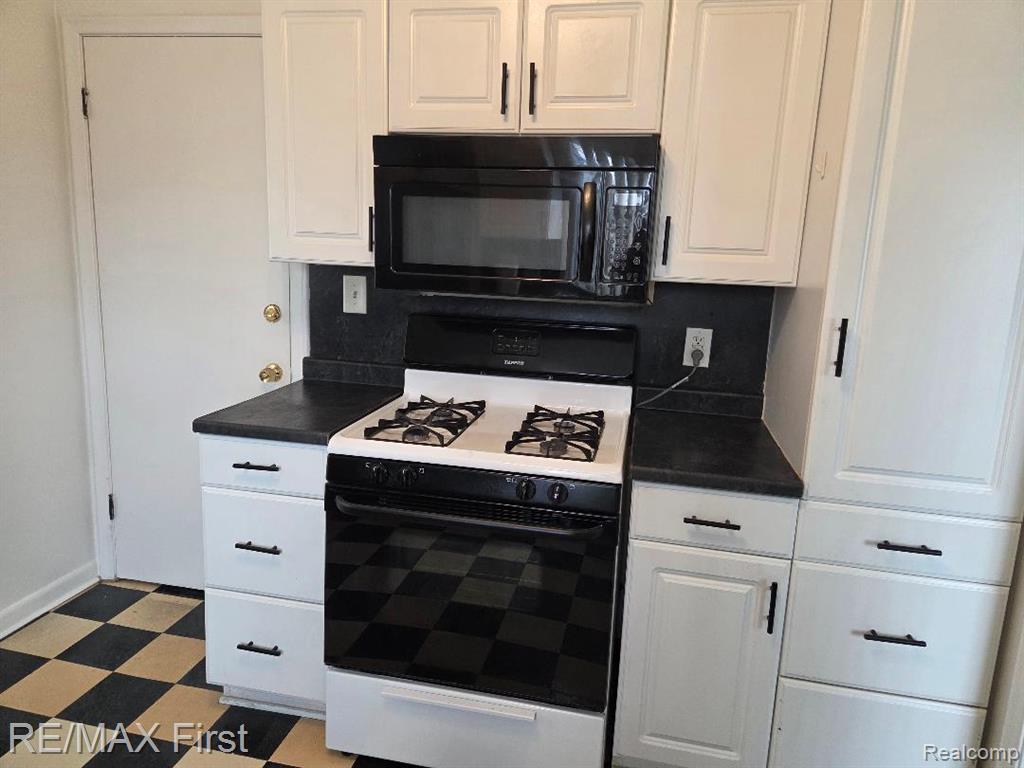 19285 Rockcastle Street, Harper Woods, MI 48225 — Photo 2
