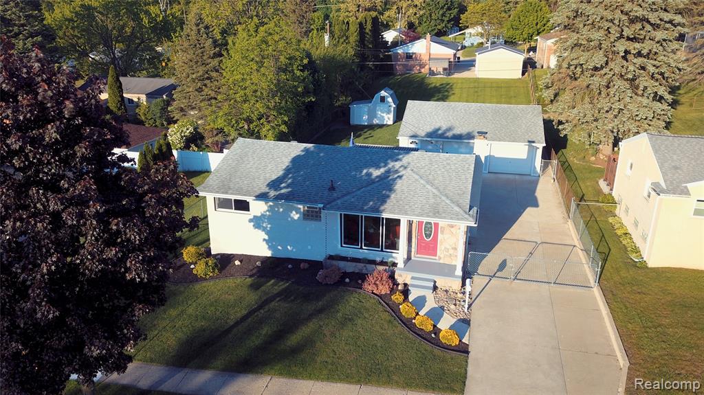 860 Friar Drive, Milford, MI 48381 — Photo 35