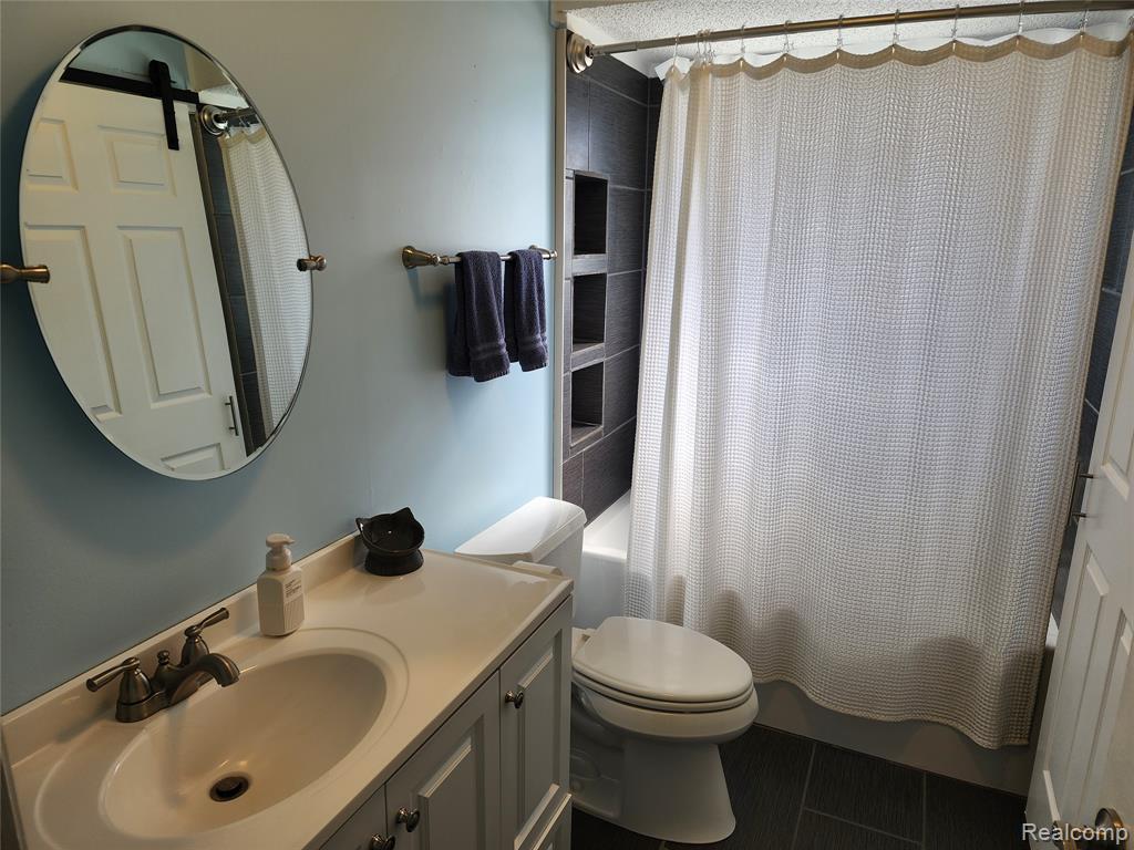 635 Sherry Drive, Lake Orion, MI 48362 — Photo 15