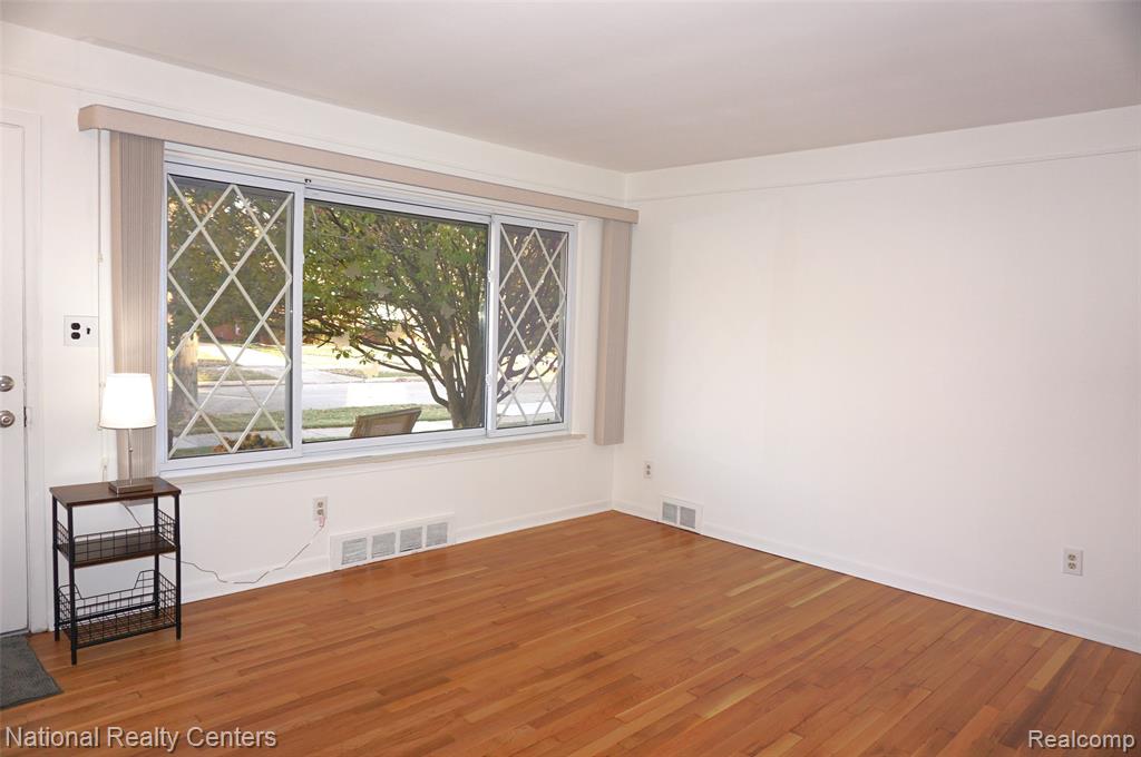 8563 Cavell Street, Westland, MI — Photo 4