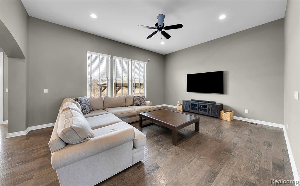 49473 CRANBROOK Drive, Macomb, MI 48044 — Photo 7
