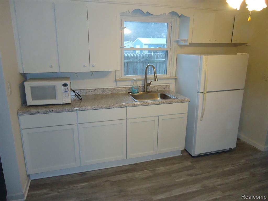 595 S RIVER Road, Saginaw, MI 48609 — Photo 10