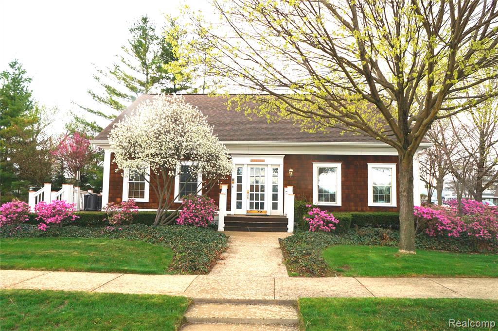 907 W 14 Mile Road, Clawson, MI — front exterior