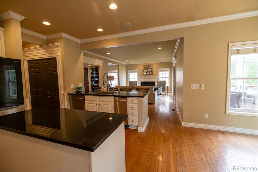 4910 Knollcrest Court, Commerce Twp, MI 48382 — Photo 18