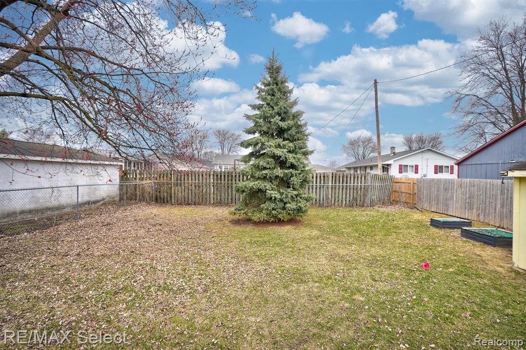 502 W BENJAMIN Street, Linwood, MI 48634 — Photo 21