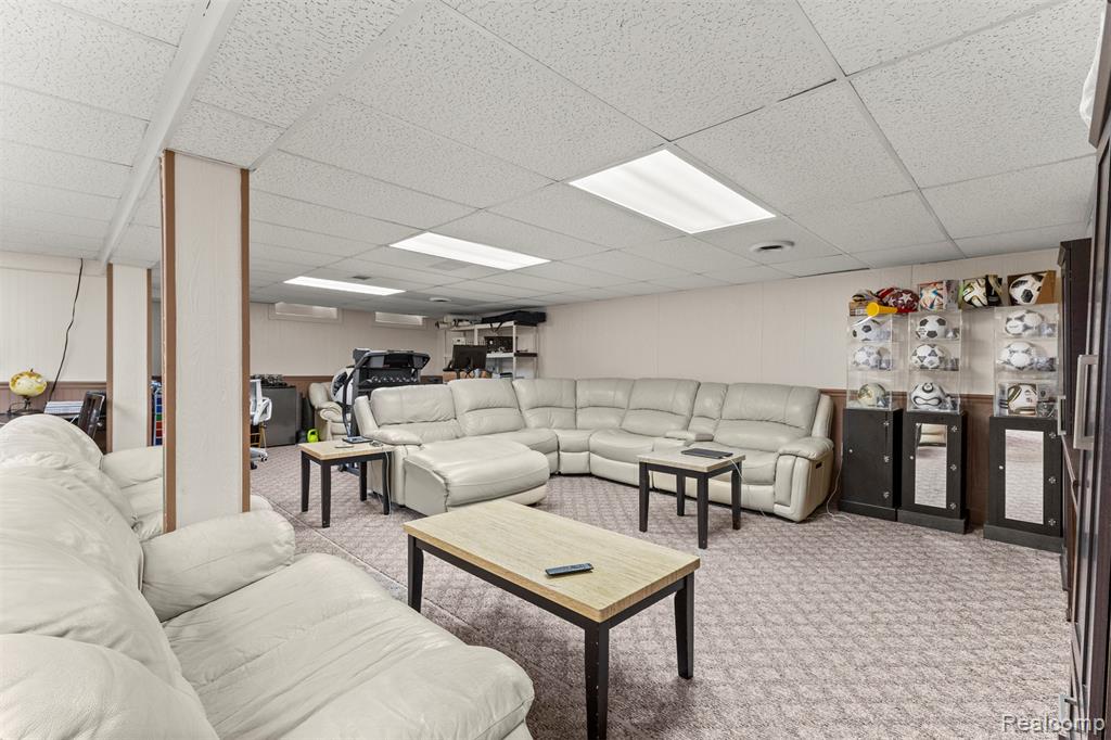 26611 Cecile Street, Dearborn Heights, MI 48127 — Photo 31