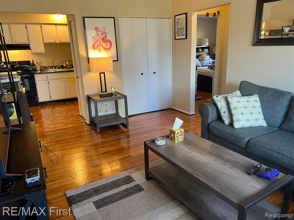 4909 MANSFIELD Avenue, H10, Royal Oak, MI 48073 — Photo 2