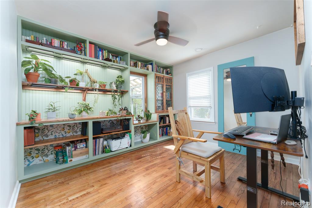 25550 Pennie Street, Dearborn Heights, MI 48125 — Photo 12