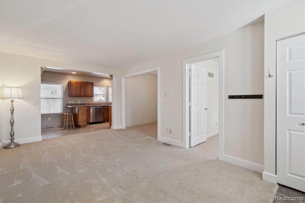 98 WATERLY Avenue, Waterford, MI 48328 — Photo 4