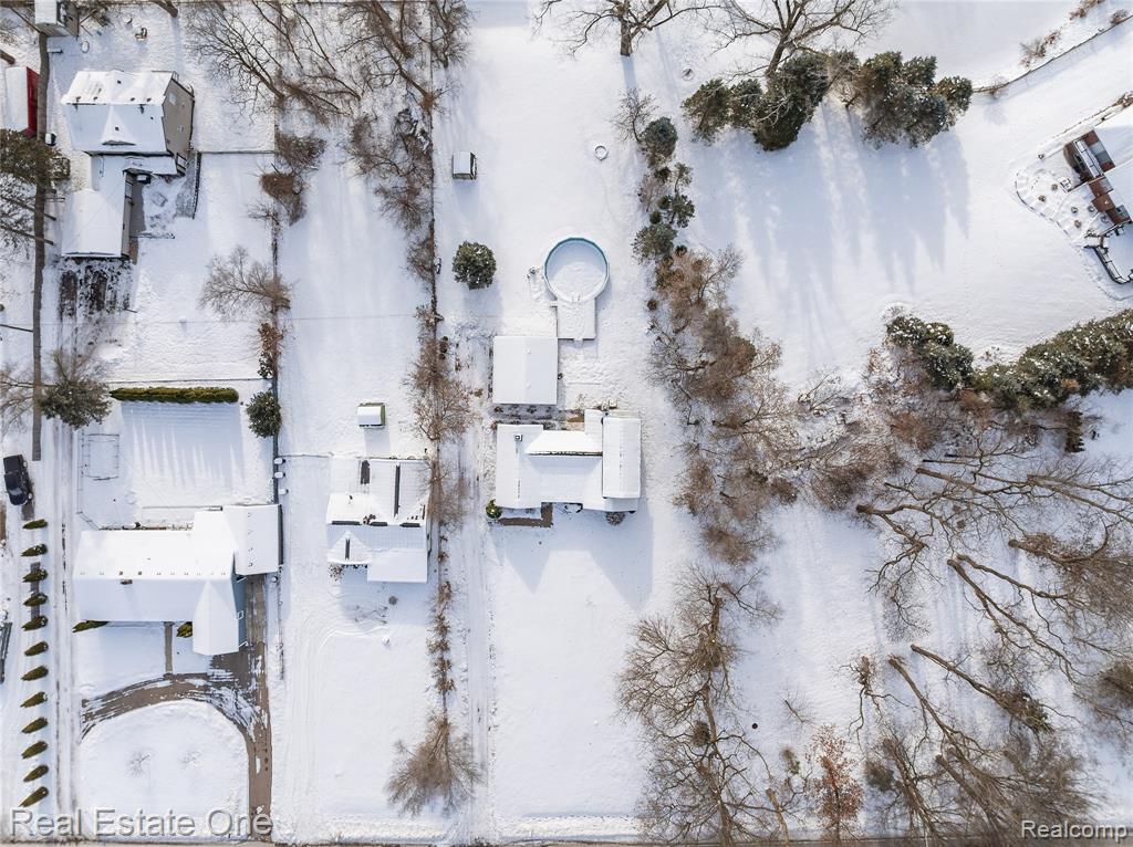 8202 Hyne Road, Brighton, MI 48114 — Photo 2