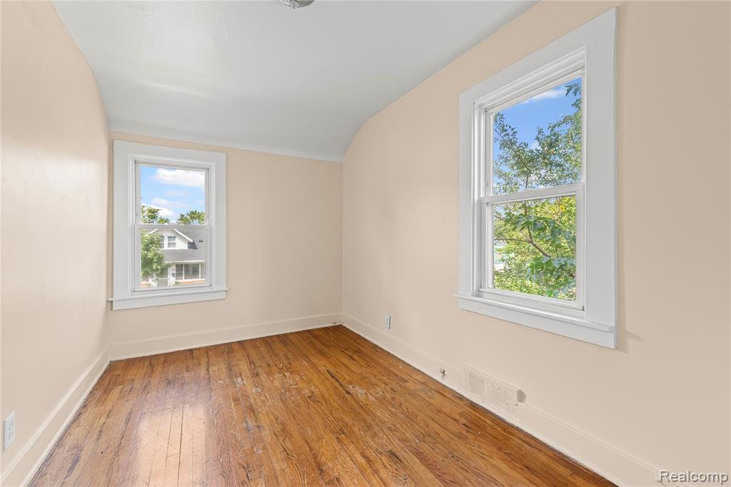 41 W George Avenue, Hazel Park, MI 48030 — Photo 12