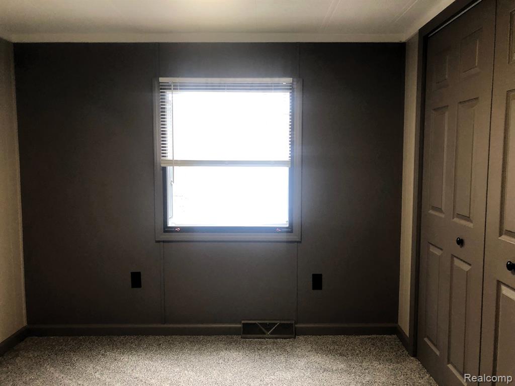612 Holly Court, Jonesville, MI 49250 — Photo 10