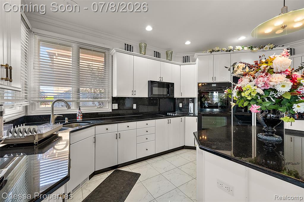 12984 Azure Drive, Utica, MI 48315 — Photo 17