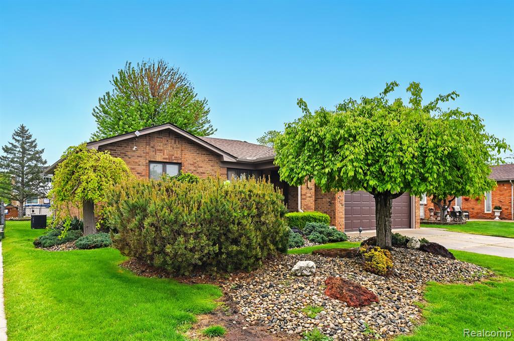 47296 SANBORN Drive, Macomb, MI 48044 — Photo 3
