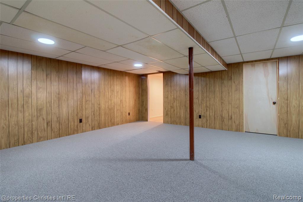 565 Center Ridge, South Lyon, MI 48178 — Photo 22