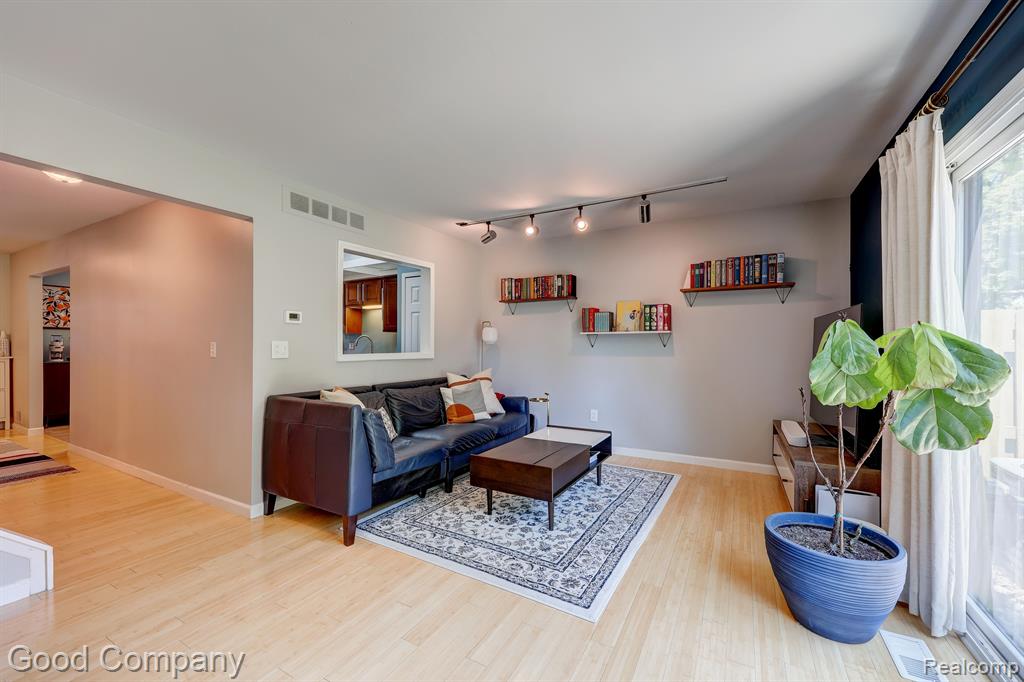 28660 LOWELL N, Southfield, MI 48076 — Photo 5