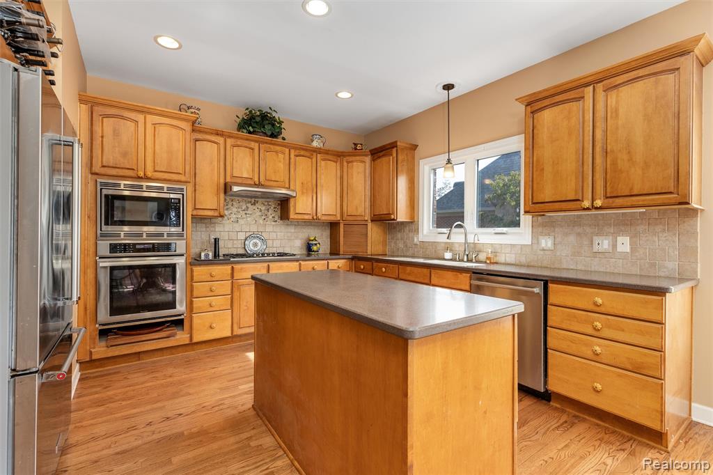 4687 Oakhurst Ridge Road, Clarkston, MI 48348 — Photo 16