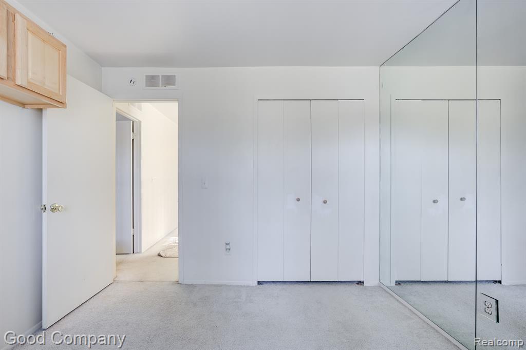 27260 EVERGREEN Road, Lathrup Village, MI 48076 — Photo 22