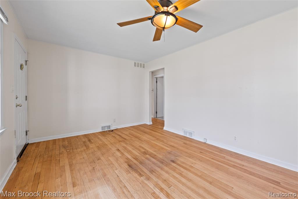 450 E MAPLEHURST Street, Ferndale, MI 48220 — Photo 3