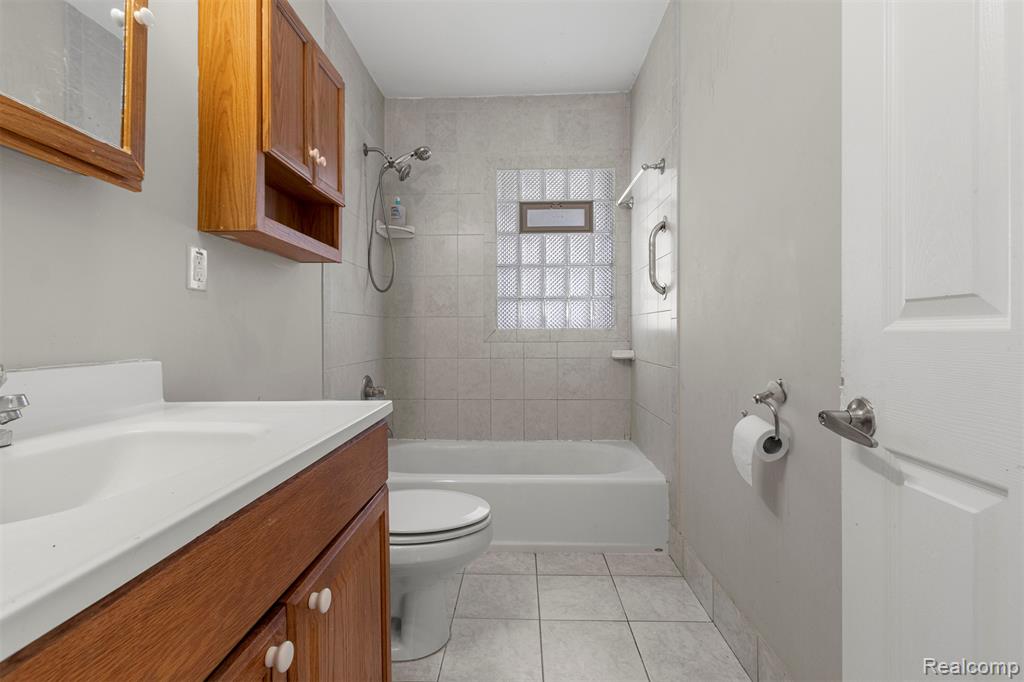 7521 N Silvery Lane, Dearborn Heights, MI 48127 — Photo 14