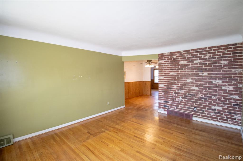 5743 Plainfield Street, Dearborn Heights, MI 48127 — Photo 4