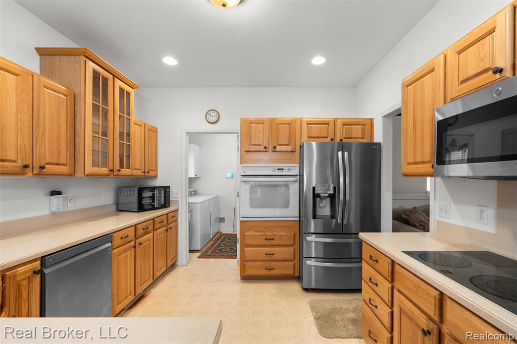 5776 Woodview Drive, 6, Sterling Heights, MI 48314 — Photo 11
