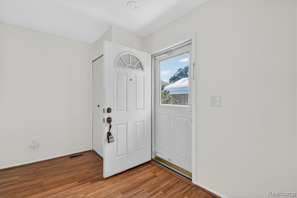 2736 Glenbridge Court, Ann Arbor, MI 48104 — Photo 8