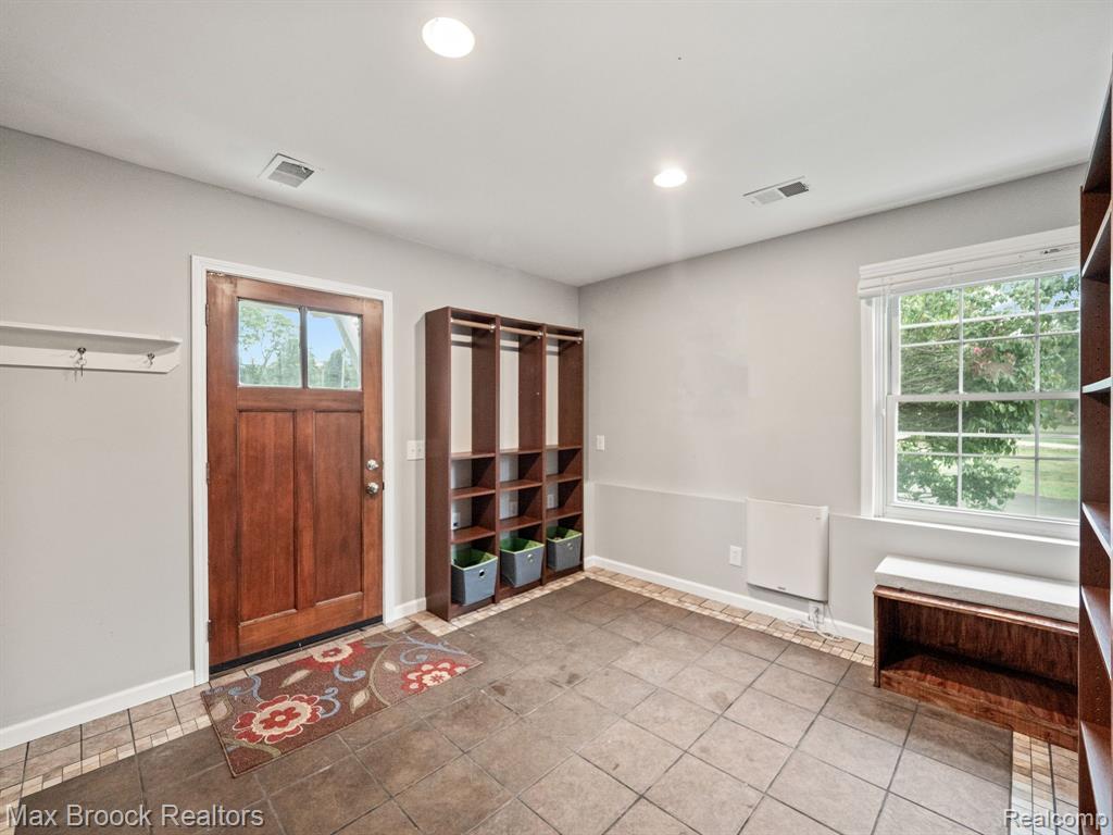 6570 CASTLE Drive, Bloomfield Hills, MI 48301 — Photo 22