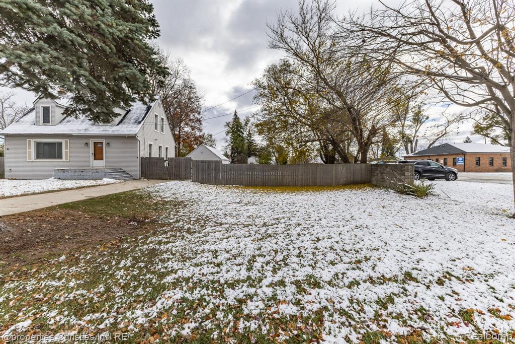 8056 Dawn Drive, Sterling Heights, MI 48314 — Photo 44