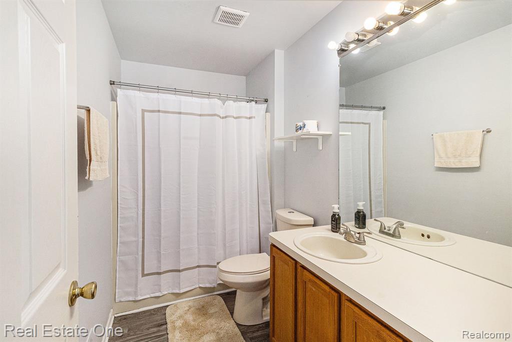 7806 PAINT CREEK Drive, Ypsilanti, MI 48197 — Photo 24