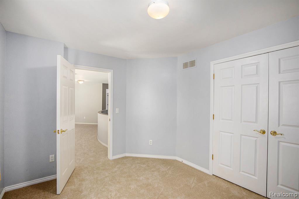 5641 Golf Pointe Drive, Clarkston, MI 48348 — Photo 27