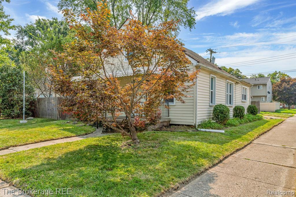 467 W MAXLOW Avenue, Hazel Park, MI 48030 — Photo 24