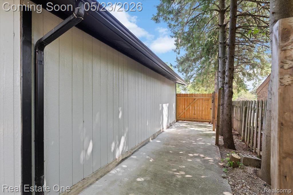 128 S SLATER Street, Lake Orion, MI 48362 — Photo 9