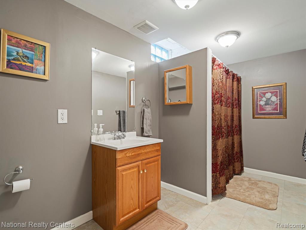 46369 SPRINGHILL Drive, Shelby Twp, MI 48317 — Photo 23
