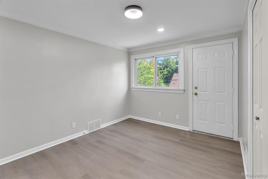 8128 Grayfield Street, Dearborn Heights, MI 48127 — Photo 38