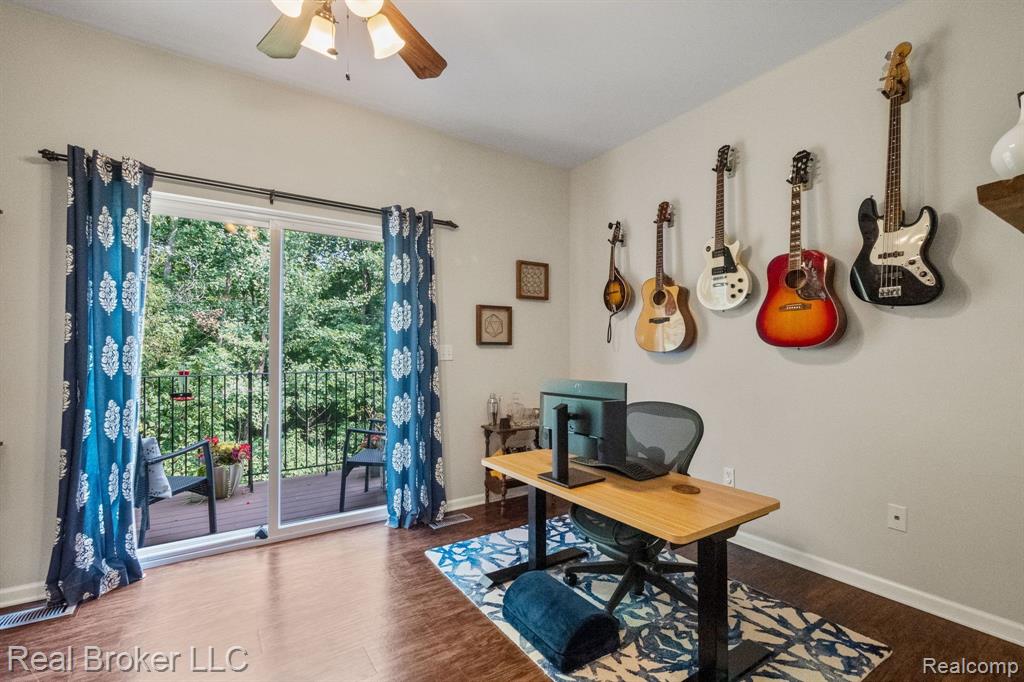 1627 RED HICKORY, Howell, MI 48855 — Photo 13
