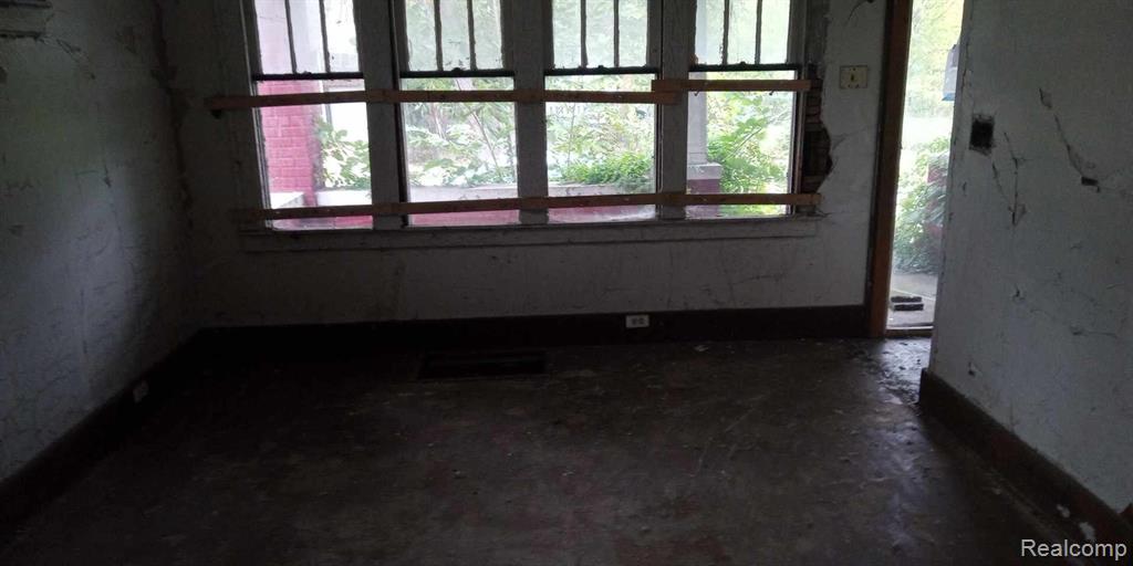 13832 PINEWOOD Street, Detroit, MI, 48205