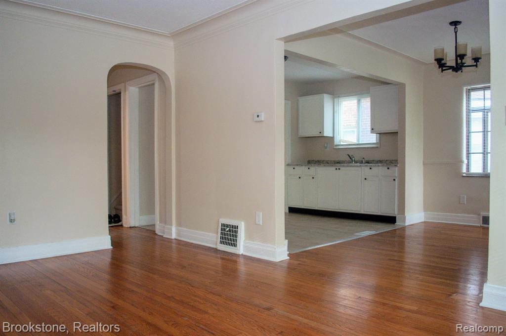5790 LAKEPOINTE Street, Detroit, MI 48224 — Photo 10