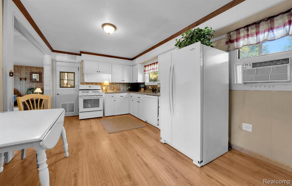 957 Miller Road N, Lake Orion, MI 48362 — Photo 10