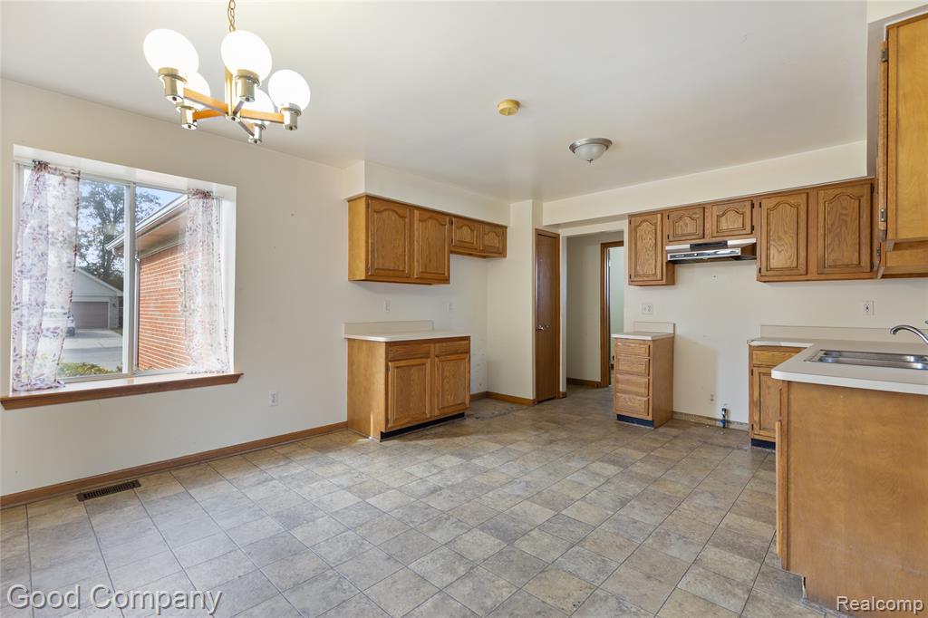 26731 Coachlight Street, Woodhaven, MI 48183 — Photo 8