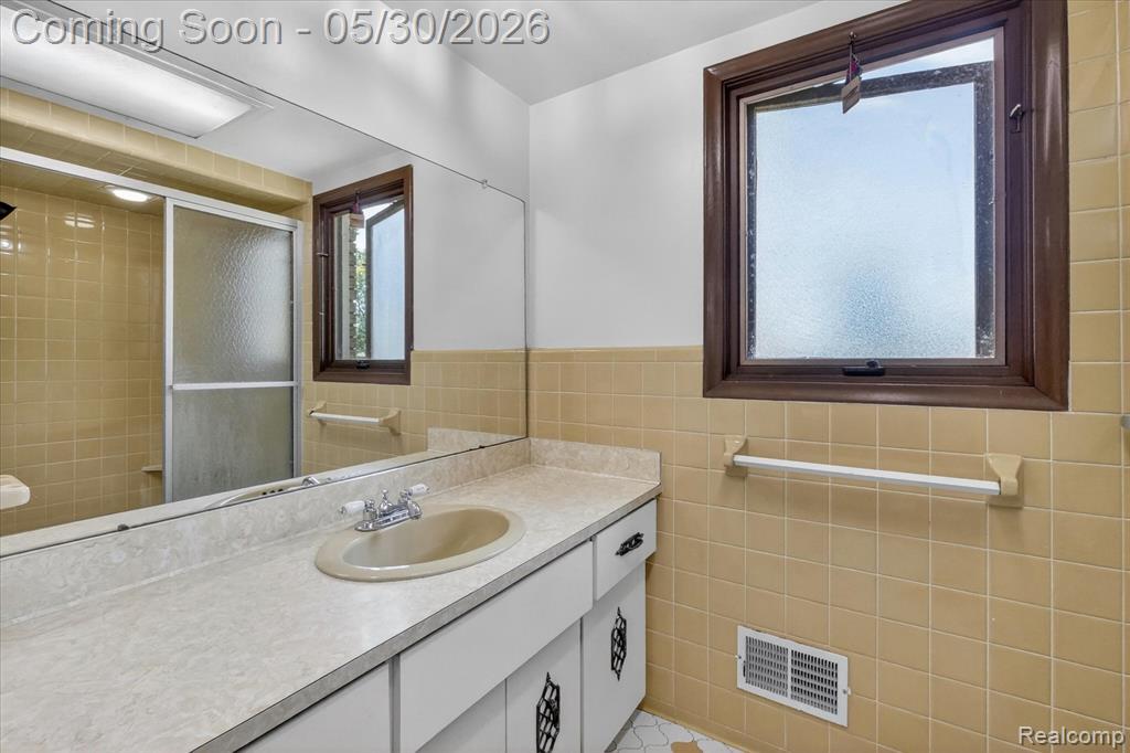 28013 Roan Drive, Warren, MI 48093 — Photo 19