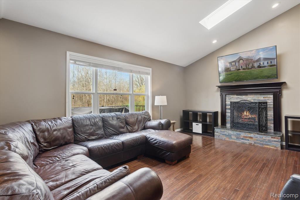 4045 FOREST EDGE Drive, Commerce Twp, MI 48382 — Photo 19