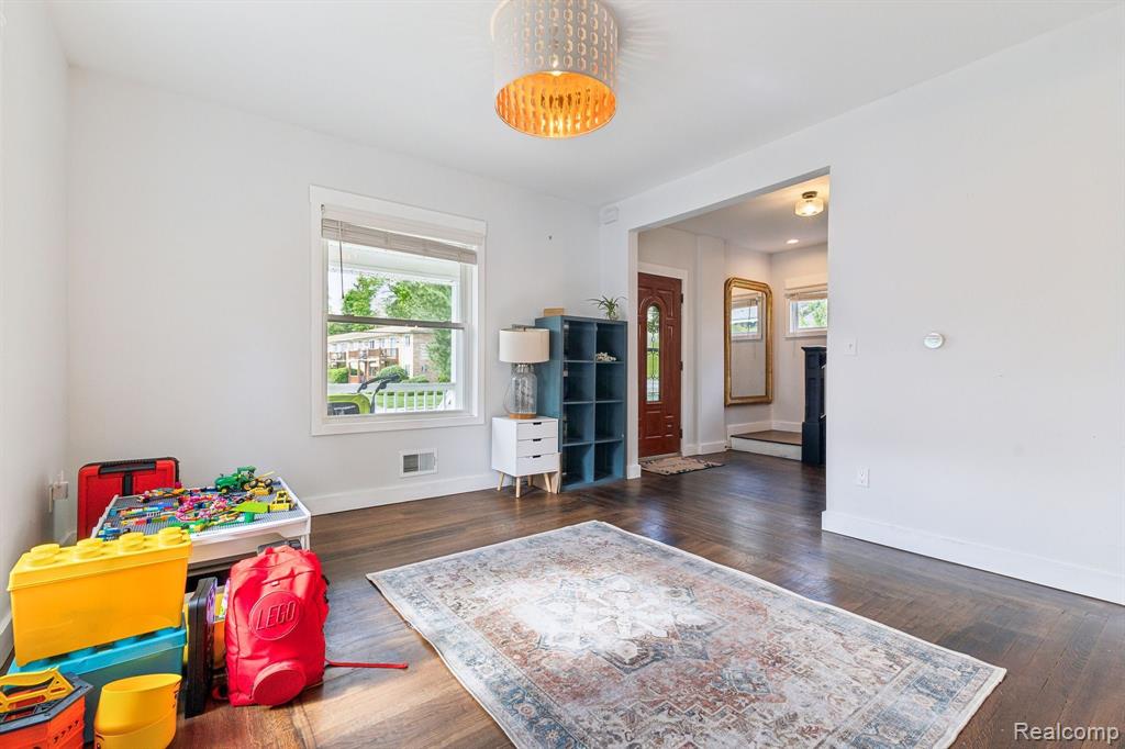 607 E LINCOLN Avenue, Royal Oak, MI 48067 — Photo 8