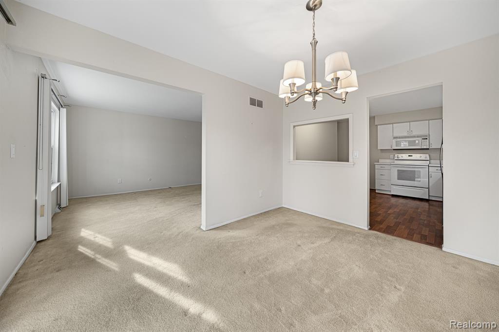 27654 E Echo, 132, Farmington Hills, MI 48334 — Photo 13