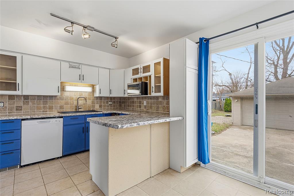 6457 Deering Street, Garden City, MI — Photo 9