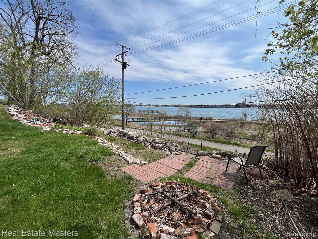 2108 MILITARY Street, Port Huron, MI 48060 — Photo 4