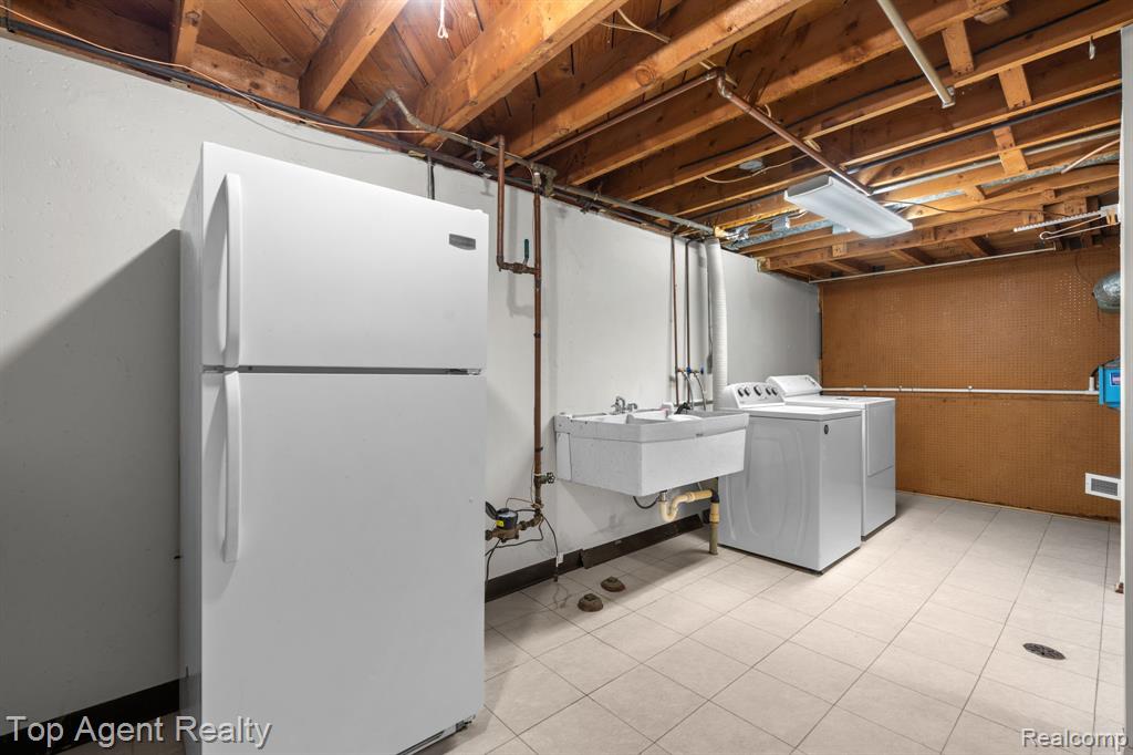 9001 Shannon Drive, Sterling Heights, MI 48314 — Photo 18