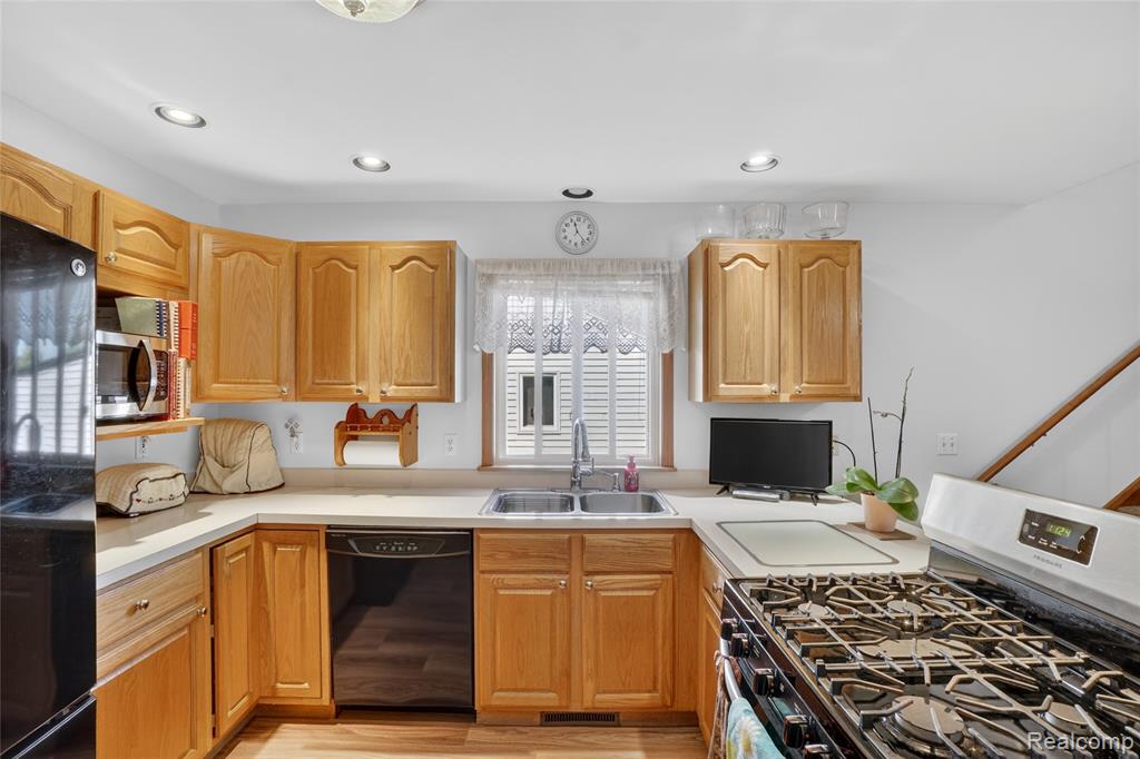 7166 Alpine Drive, Linden, MI 48451 — Photo 12